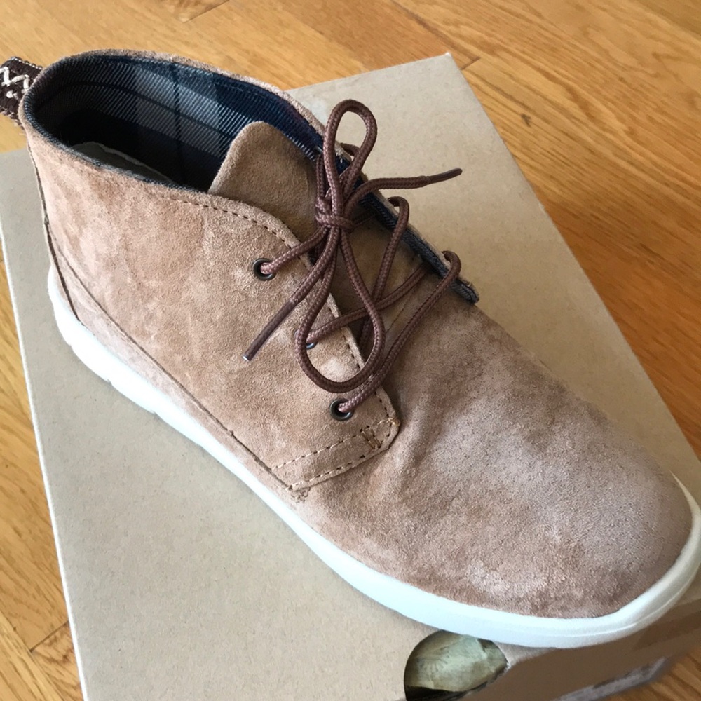 NIB: Ugg Suede Canoe Chestnut, Size 3 - Picture 2 of 3